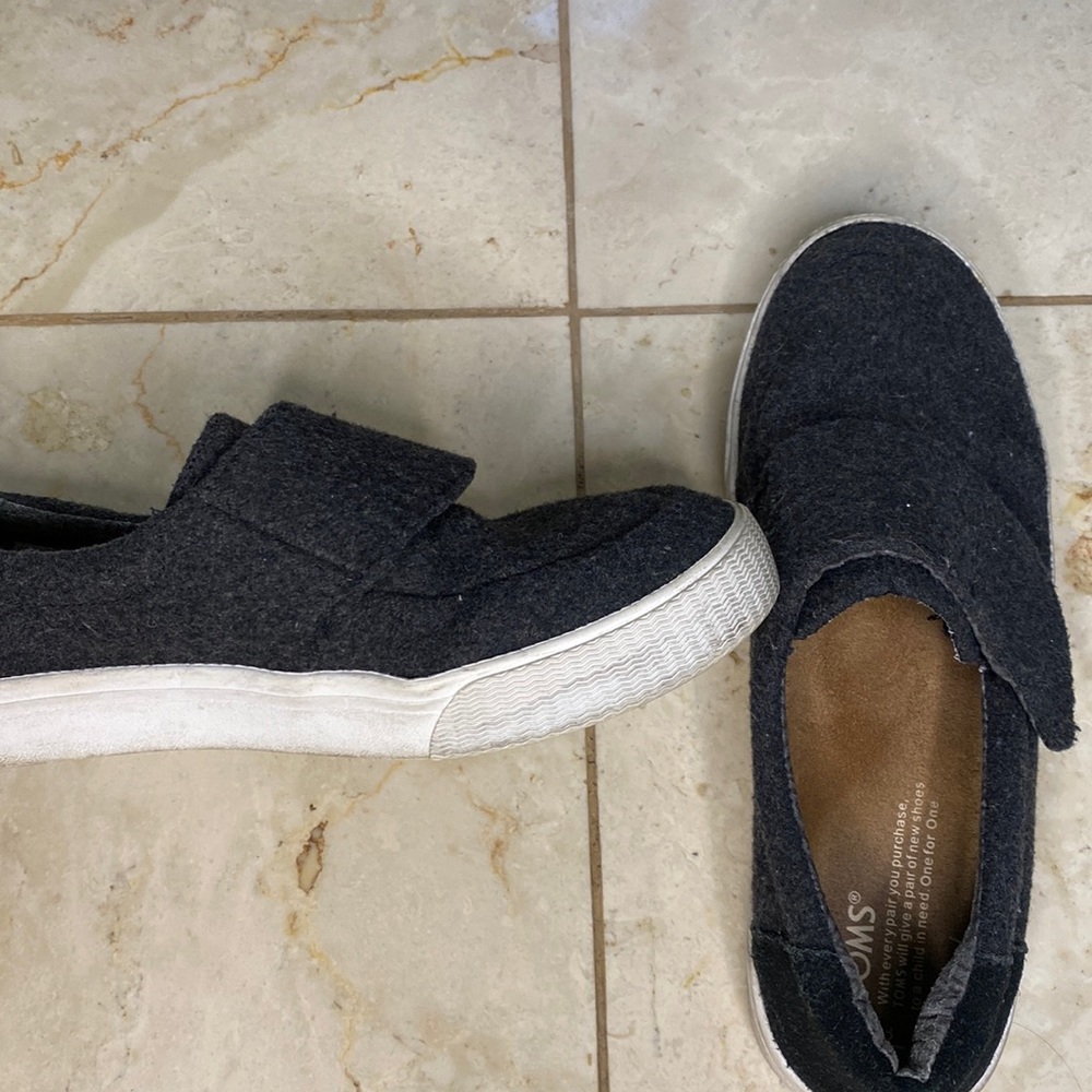Tom’s Velcro shoes